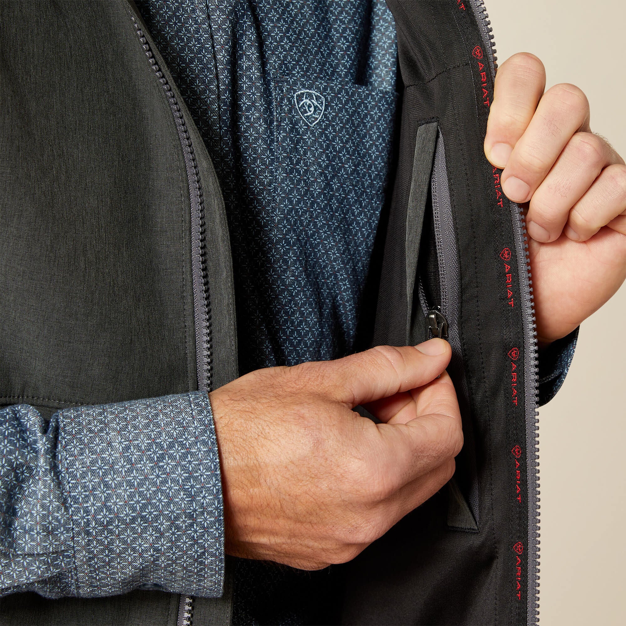 Men Logo Softshell Vest | Ariat Discount