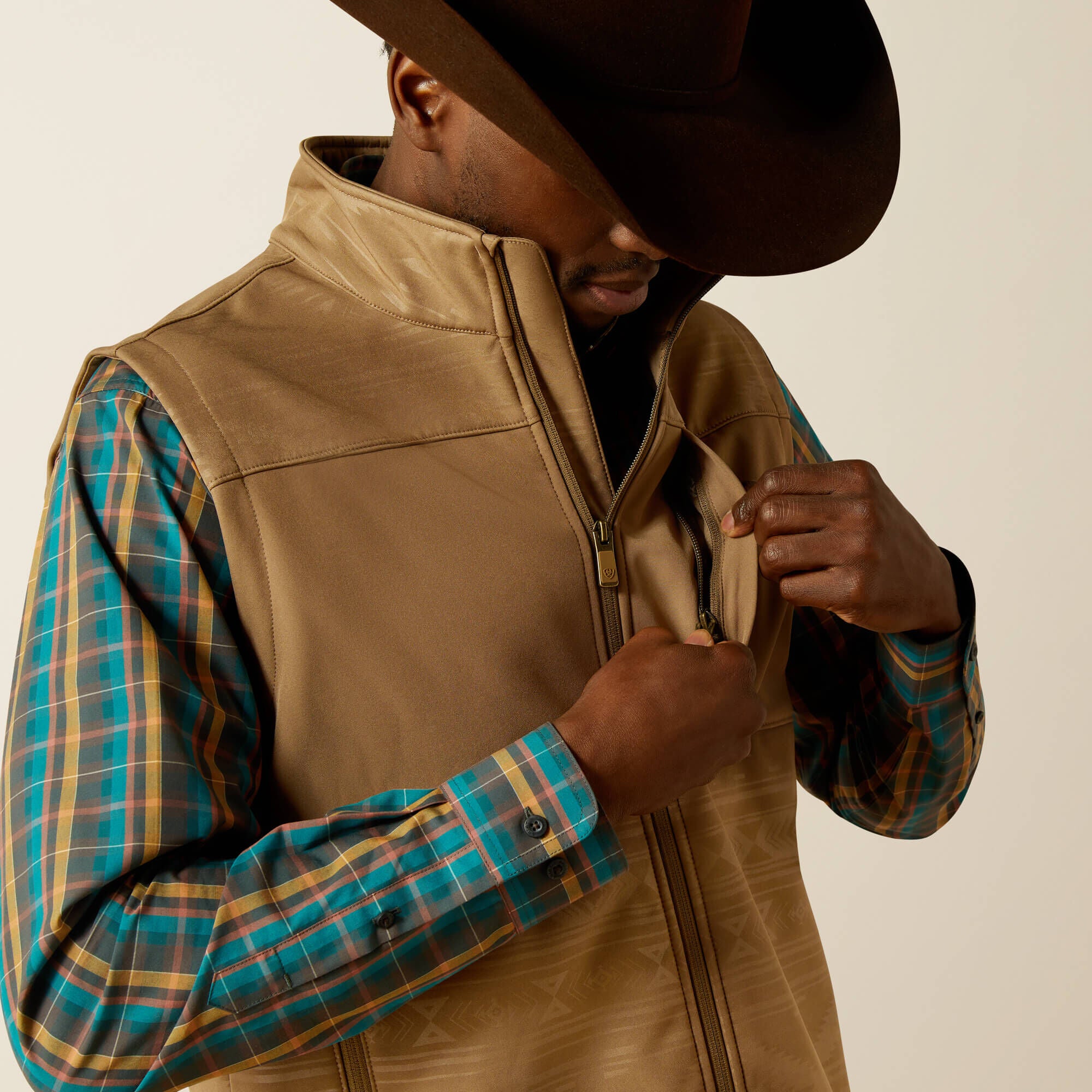 Men Vernon Softshell Vest | Ariat Outlet
