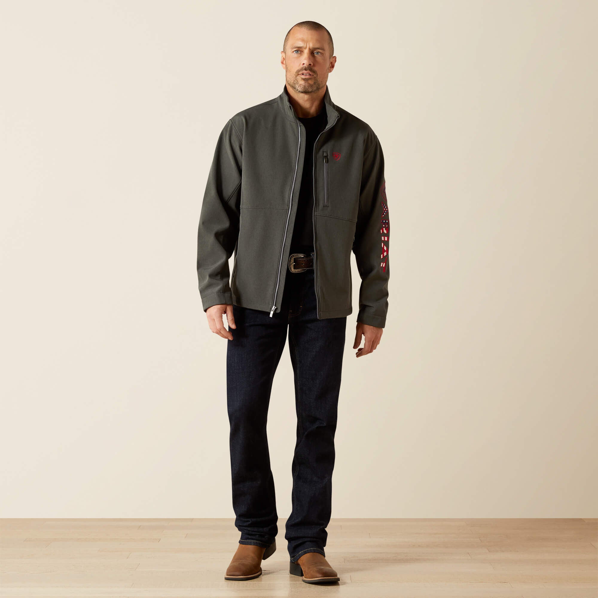 Men Logo Softshell Jacket | Ariat Outlet