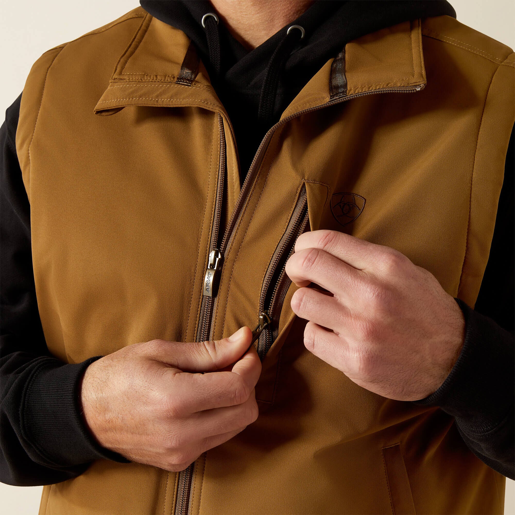 Men Field Insulated Vest | Ariat Online