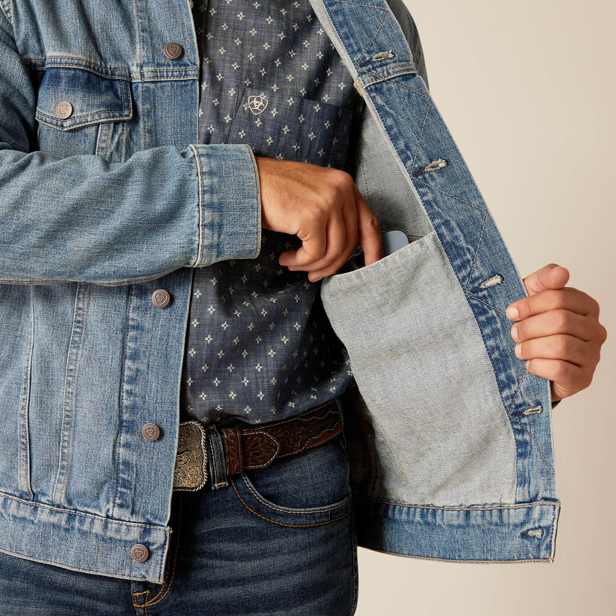 Men|Trends Denim Trucker Jacket | Ariat Outlet