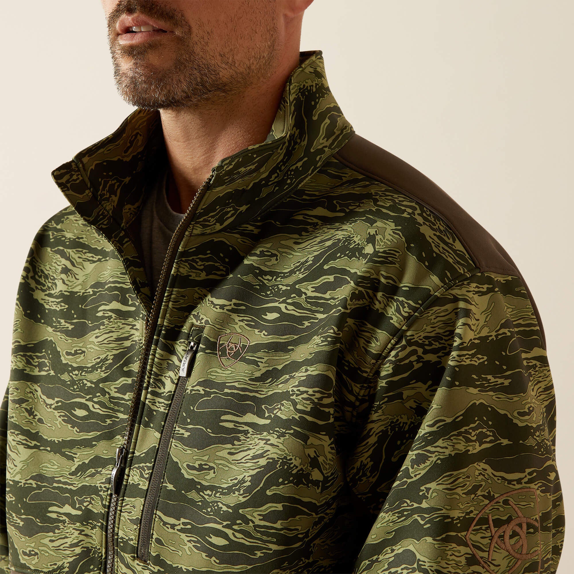 Men Logo Softshell Jacket | Ariat Online