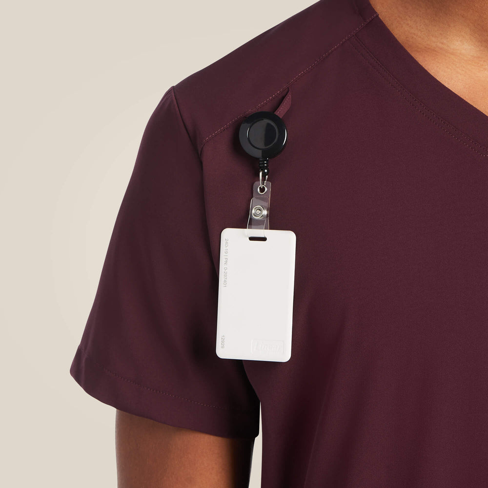 Men Derham 6 Pocket Scrub Top | Ariat Online