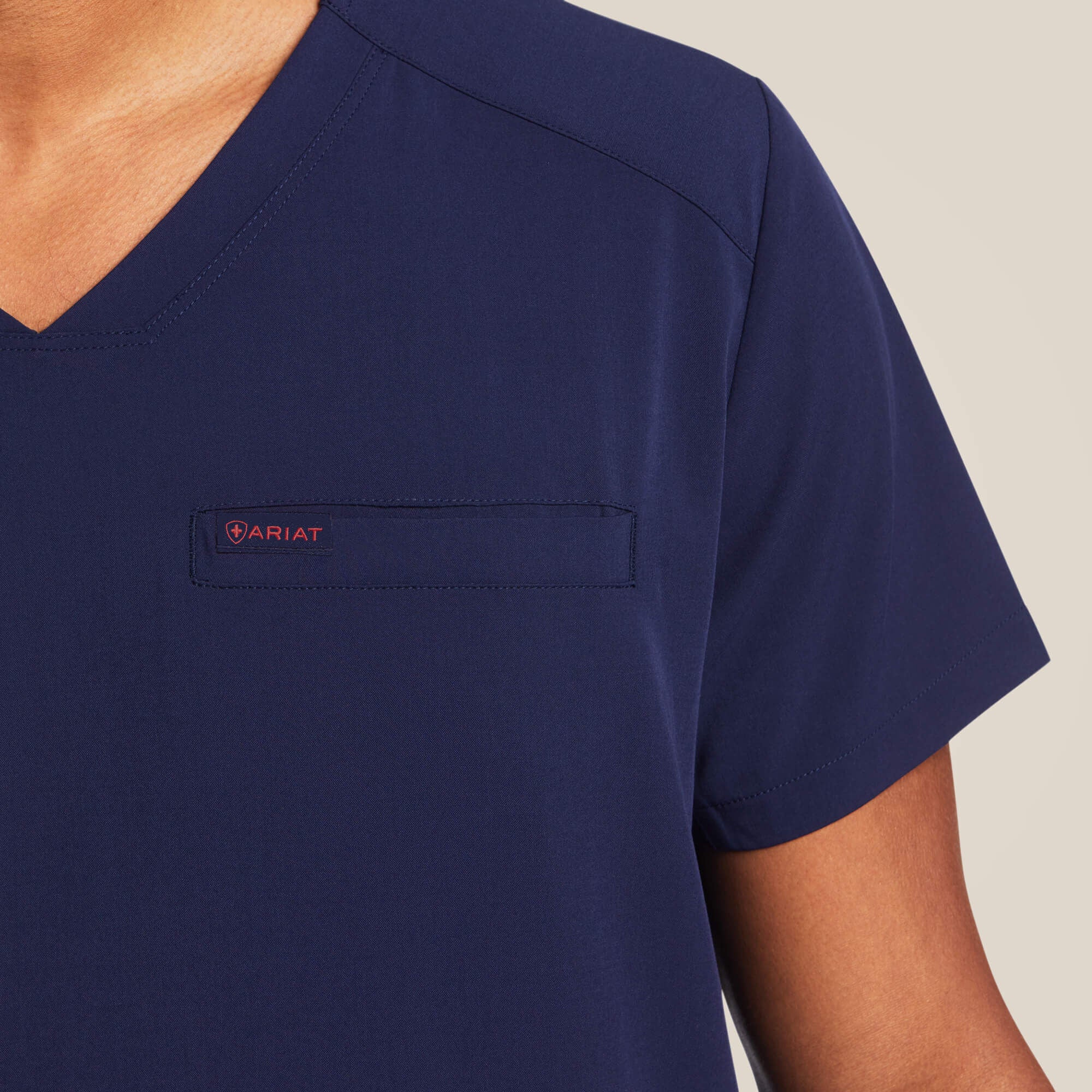 Men Derham 6 Pocket Scrub Top | Ariat us