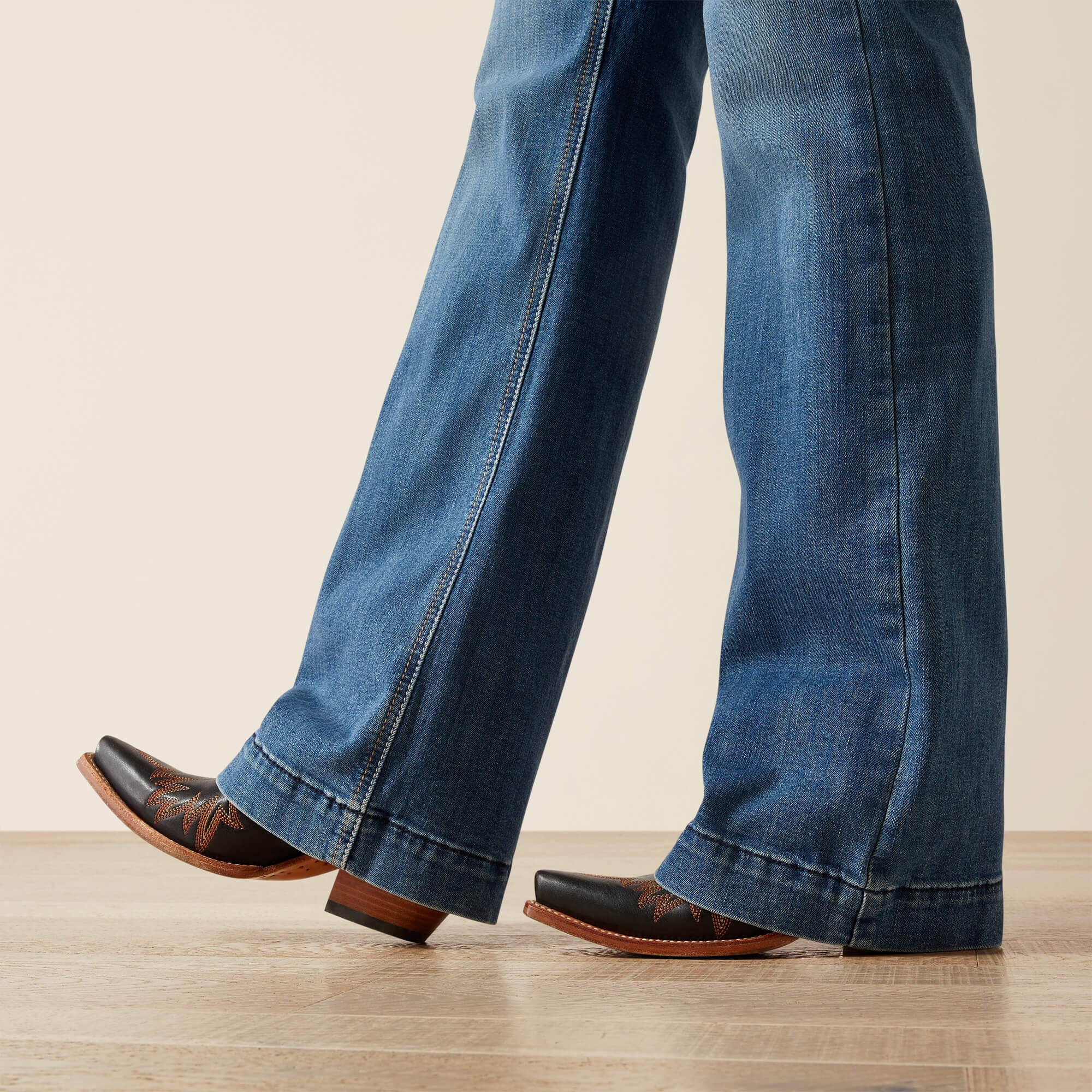 Women|Trends Perfect Rise Isabelle Wide Trouser Jeans | Ariat near me