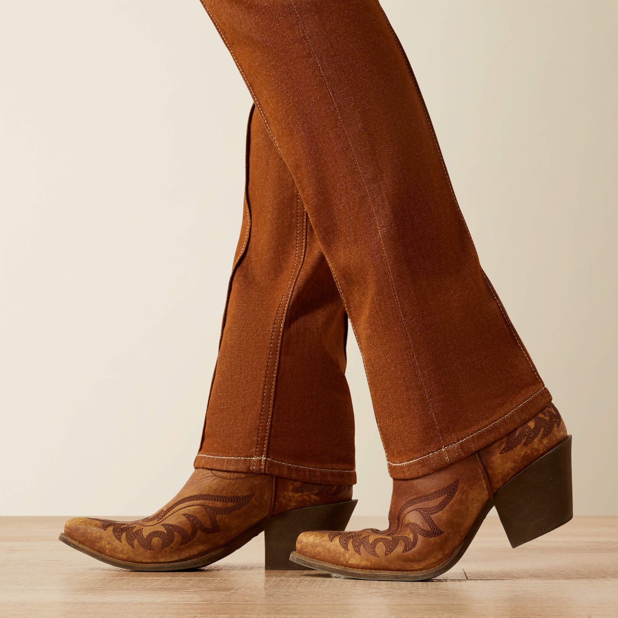 Women|Trends Ultra High Rise Relaxed Straight Leg Jean | Ariat Outlet