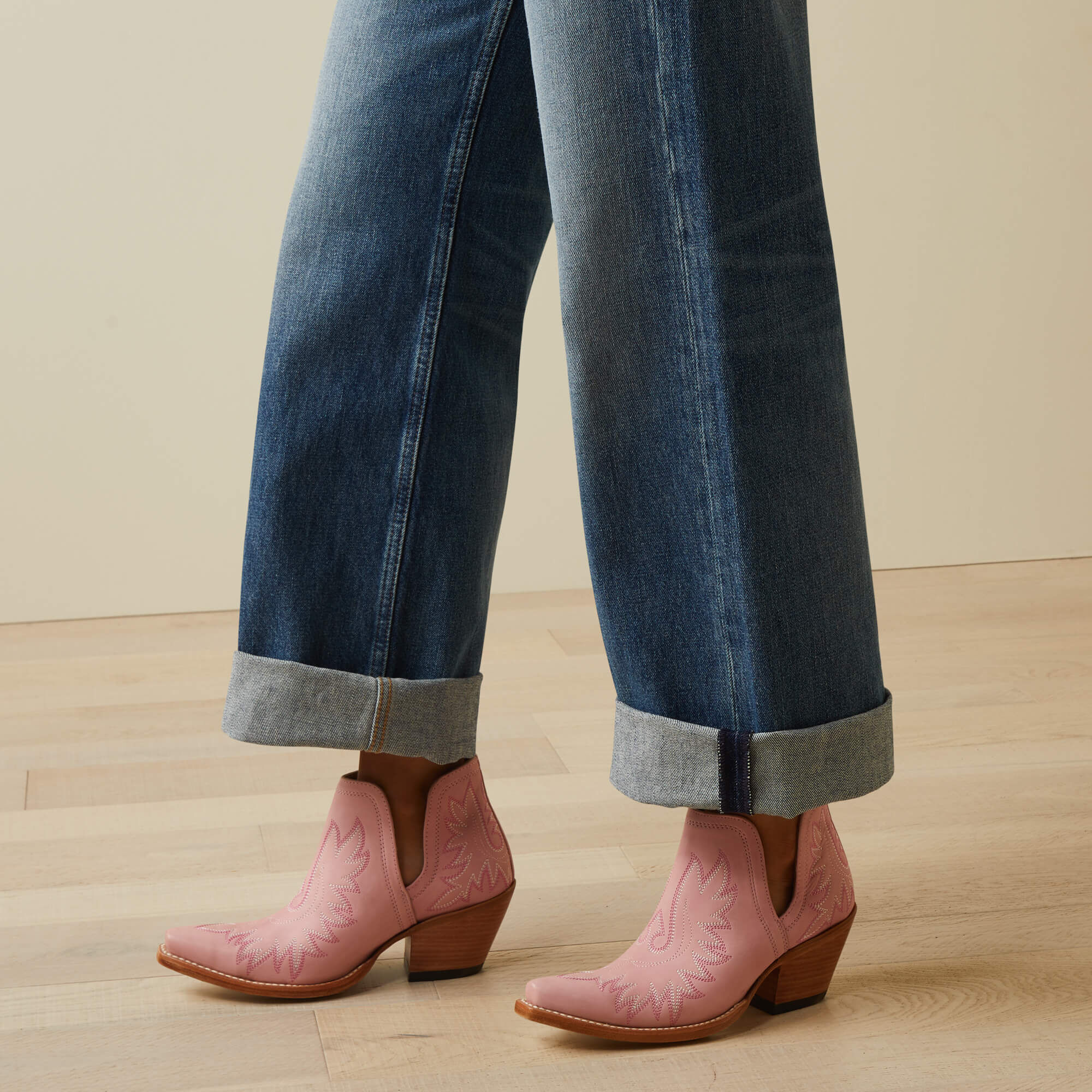 Women|Trends Ultra High Rise Tomboy Wide Jean | Ariat