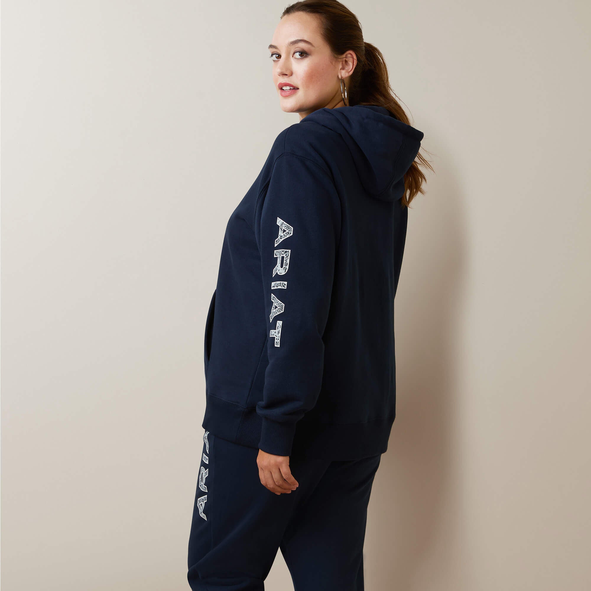 Women Ariat Logo Hoodie | Ariat us