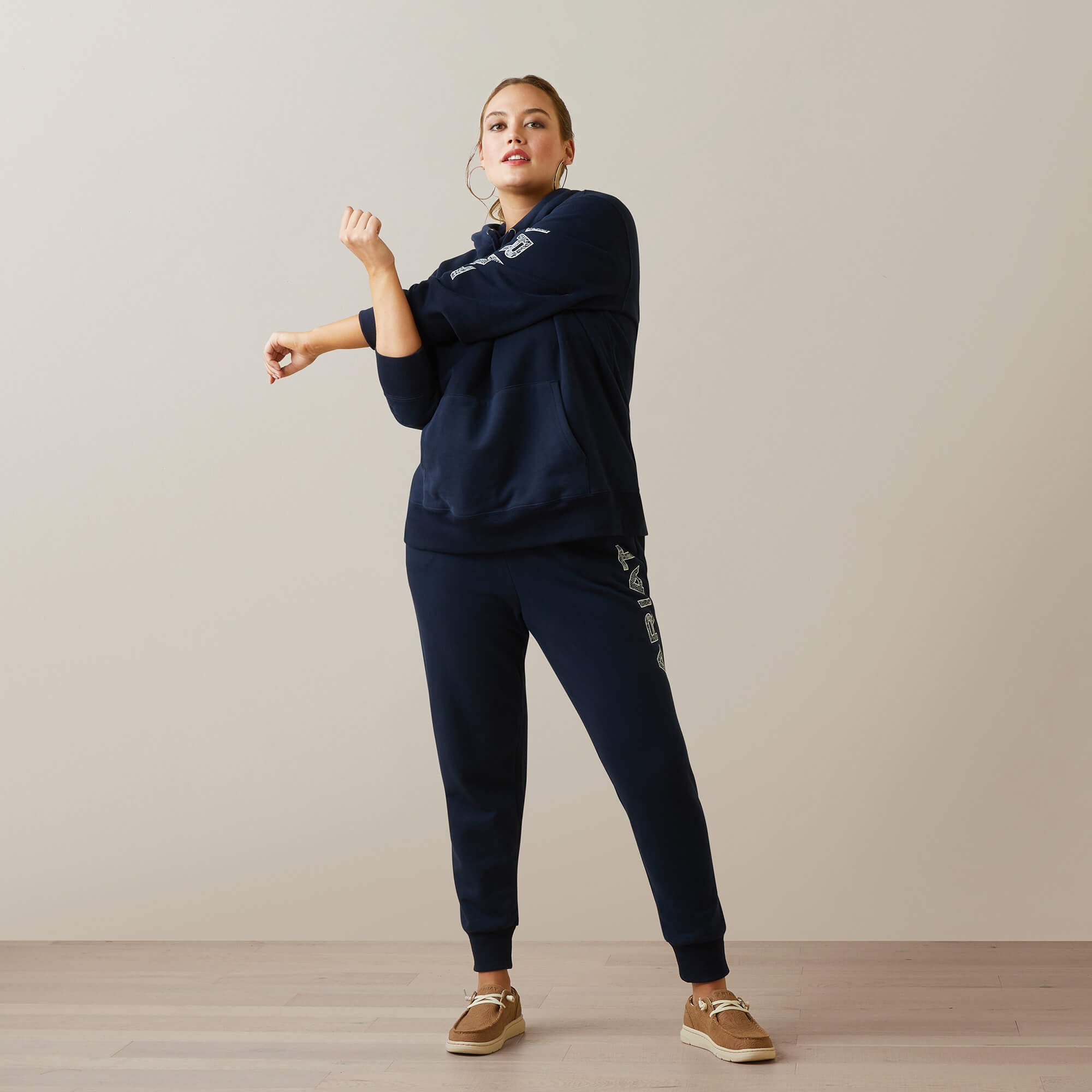 Women Ariat Logo Hoodie | Ariat us